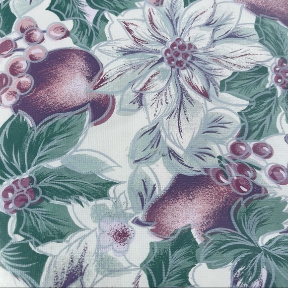 Trim A Home Vintage Oblong Vinyl Tablecloth Holly Festive Christmas 52x102” NWT - Picture 2 of 4